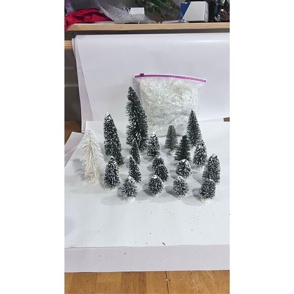 LEMAX HOLIDAY TIME CHRISTMAS VILLAGE BOTTLE NECK CHRISTMAS TREES SET 19 W/ SNOW - Picture 1 of 10